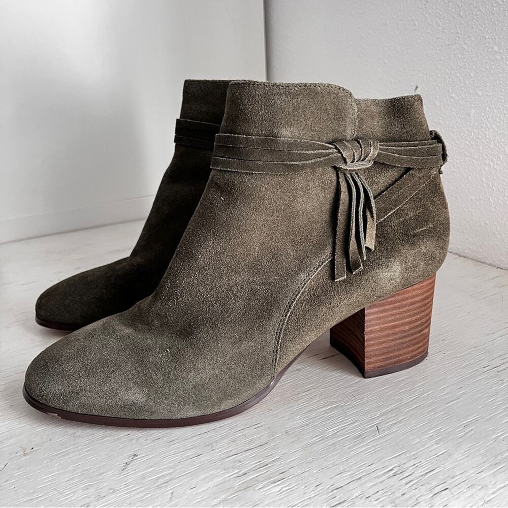 Violet & Red Jenna olive green suede ankle boot block heel size 9.5